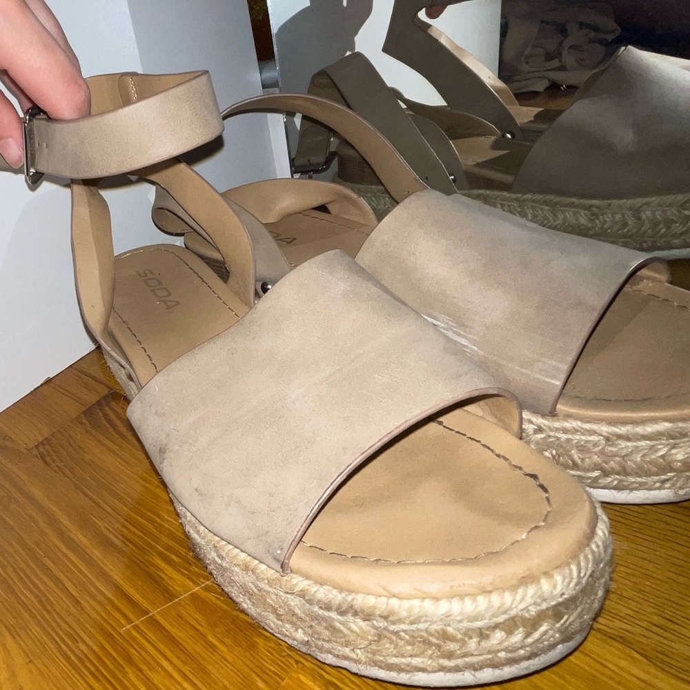 SODA Cream&White Sandals